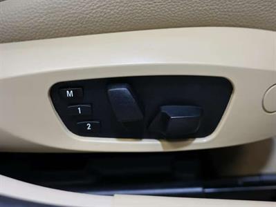 2010 BMW 320i - Thumbnail