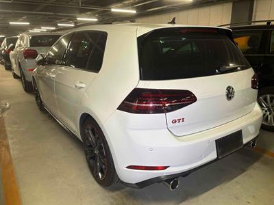 2018 Volkswagen Golf - Thumbnail