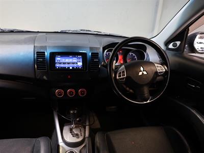 2008 Mitsubishi Outlander - Thumbnail