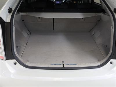 2015 Toyota Prius - Thumbnail