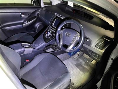 2015 Toyota Prius Phv - Thumbnail