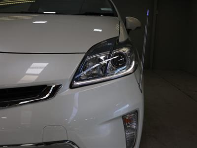 2015 Toyota Prius - Thumbnail