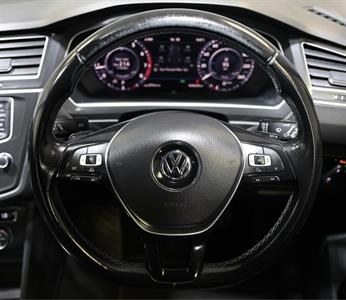 2017 Volkswagen Tiguan - Thumbnail