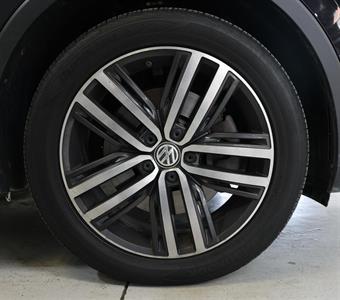 2017 Volkswagen Tiguan - Thumbnail