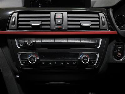 2013 BMW 320i - Thumbnail