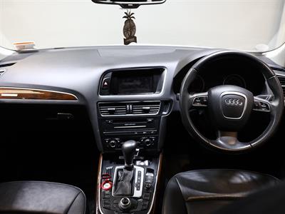 2010 Audi Q5 - Thumbnail