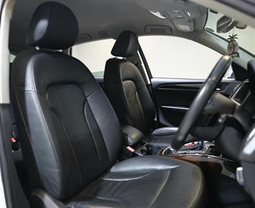 2010 Audi Q5 - Thumbnail
