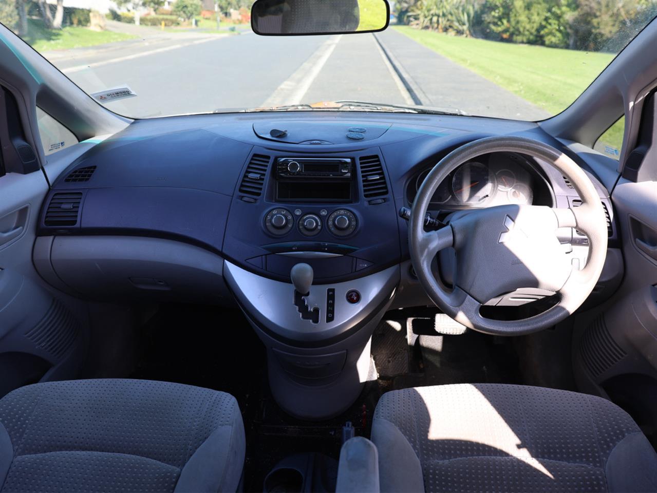 2005 Mitsubishi Grandis