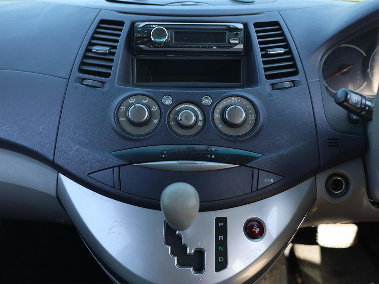 2005 Mitsubishi Grandis