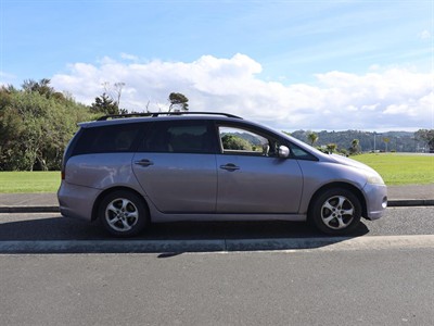 2005 Mitsubishi Grandis - Thumbnail