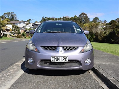 2005 Mitsubishi Grandis - Thumbnail