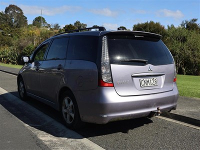2005 Mitsubishi Grandis - Thumbnail