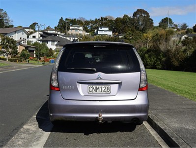 2005 Mitsubishi Grandis - Thumbnail
