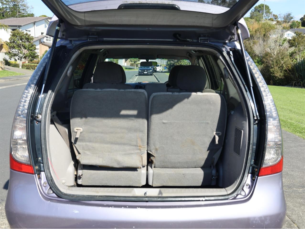 2005 Mitsubishi Grandis