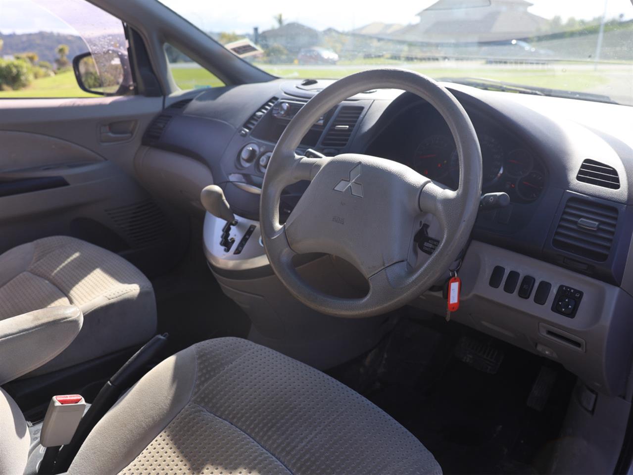 2005 Mitsubishi Grandis