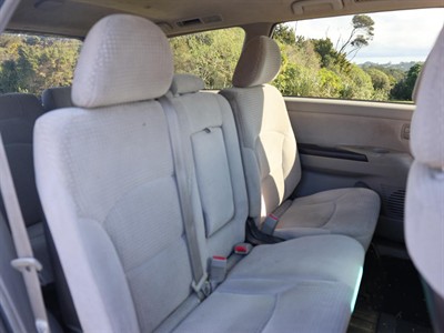 2005 Mitsubishi Grandis - Thumbnail