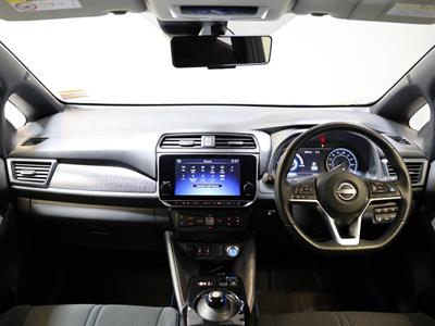 2021 Nissan Leaf - Thumbnail