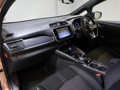 2021 Nissan Leaf - Thumbnail
