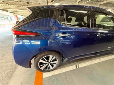 2021 Nissan Leaf - Thumbnail