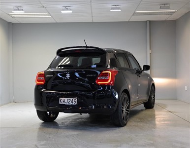 2017 Suzuki Swift - Thumbnail