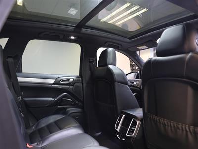 2015 Porsche Cayenne - Thumbnail