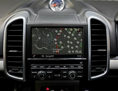 2015 Porsche Cayenne - Thumbnail