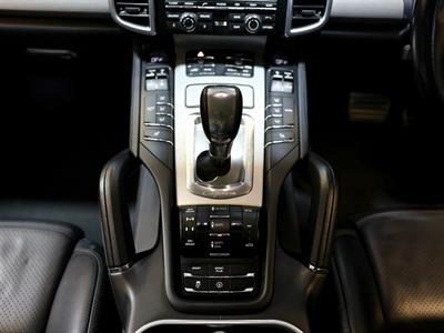 2015 Porsche Cayenne - Thumbnail