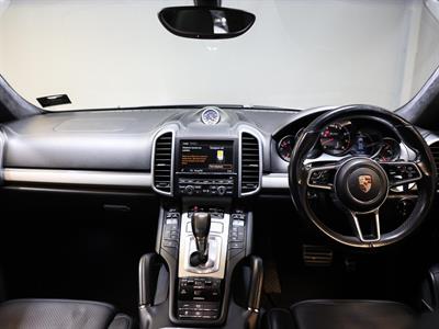 2015 Porsche Cayenne - Thumbnail