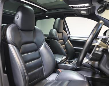 2015 Porsche Cayenne - Thumbnail