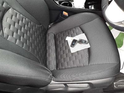 2017 Toyota Prius - Thumbnail