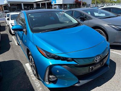 2017 Toyota Prius - Thumbnail