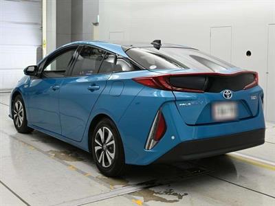 2017 Toyota Prius - Thumbnail