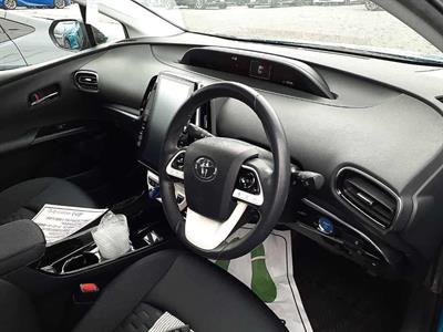 2017 Toyota Prius - Thumbnail