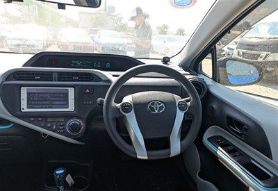 2013 Toyota Aqua - Thumbnail