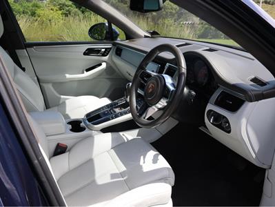 2015 Porsche Macan - Thumbnail