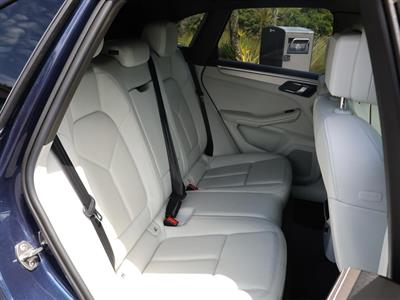 2015 Porsche Macan - Thumbnail