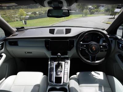 2015 Porsche Macan - Thumbnail