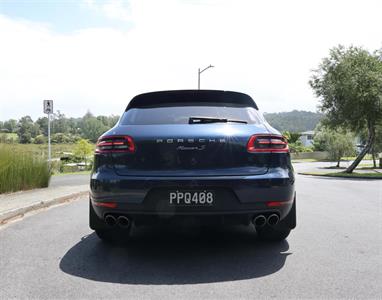 2015 Porsche Macan - Thumbnail