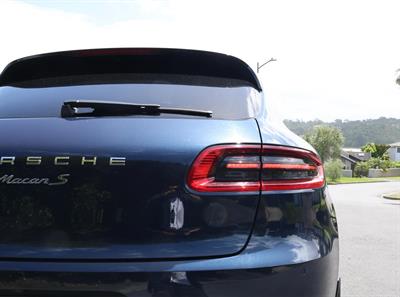 2015 Porsche Macan - Thumbnail