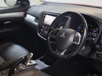 2014 Mitsubishi Outlander - Thumbnail