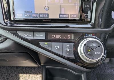 2015 Toyota Aqua - Thumbnail