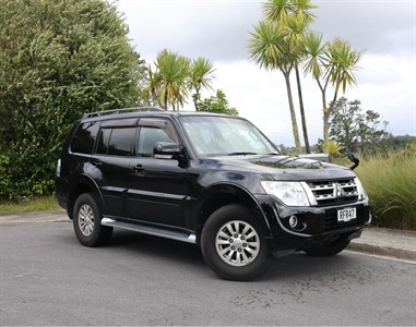 2013 Mitsubishi PAJERO
