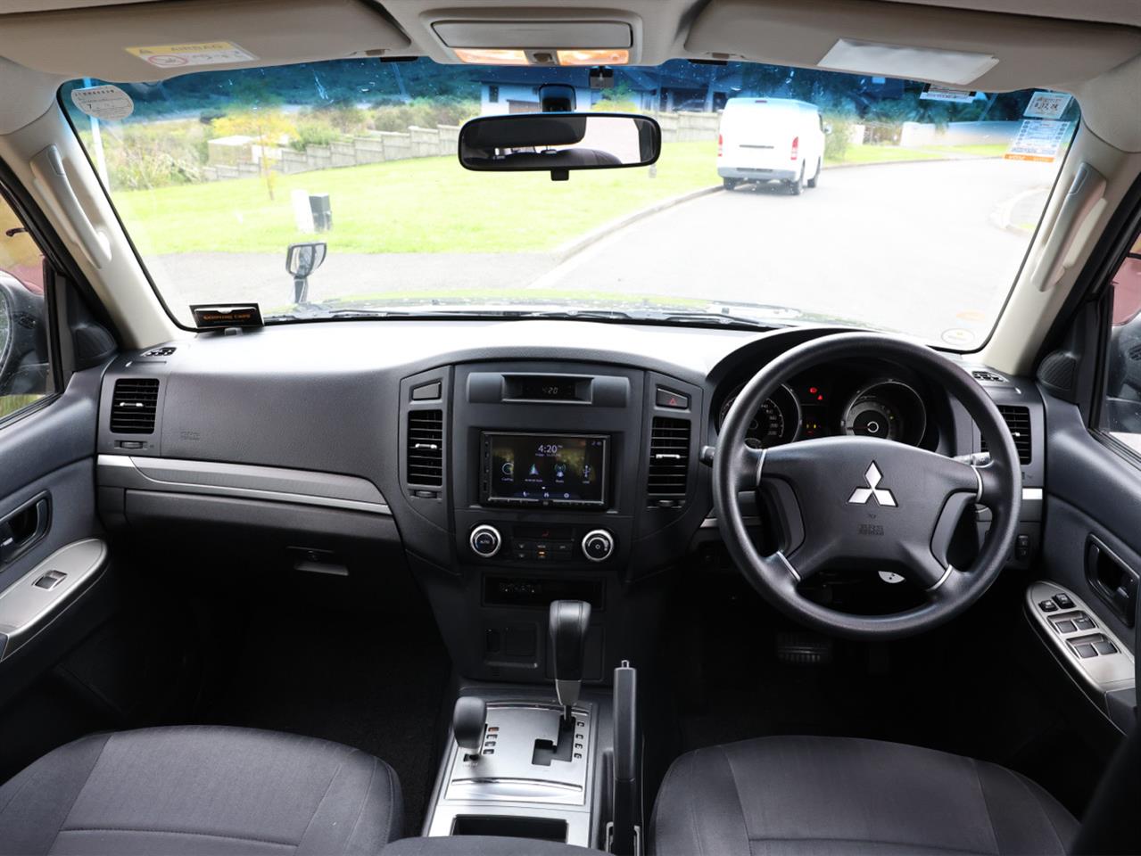 2013 Mitsubishi PAJERO