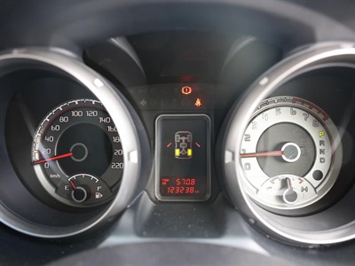 2013 Mitsubishi PAJERO - Thumbnail