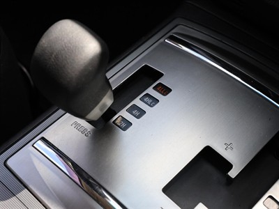 2013 Mitsubishi PAJERO - Thumbnail