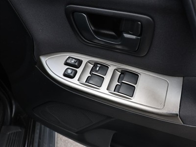 2013 Mitsubishi PAJERO - Thumbnail