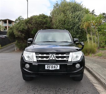 2013 Mitsubishi PAJERO - Thumbnail