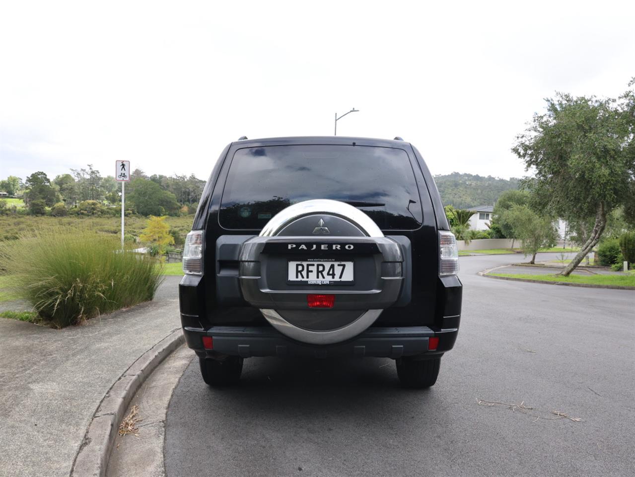 2013 Mitsubishi PAJERO