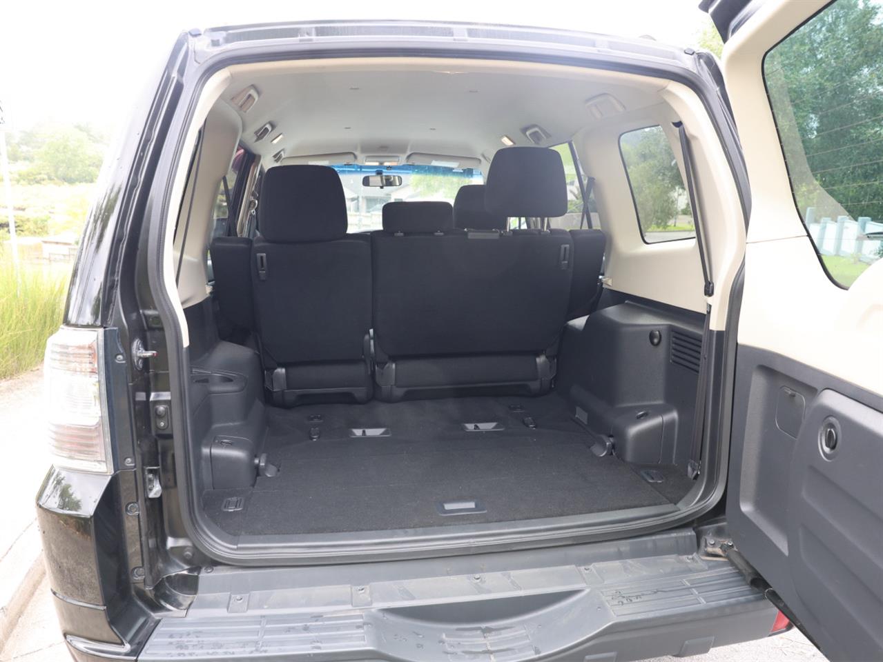 2013 Mitsubishi PAJERO