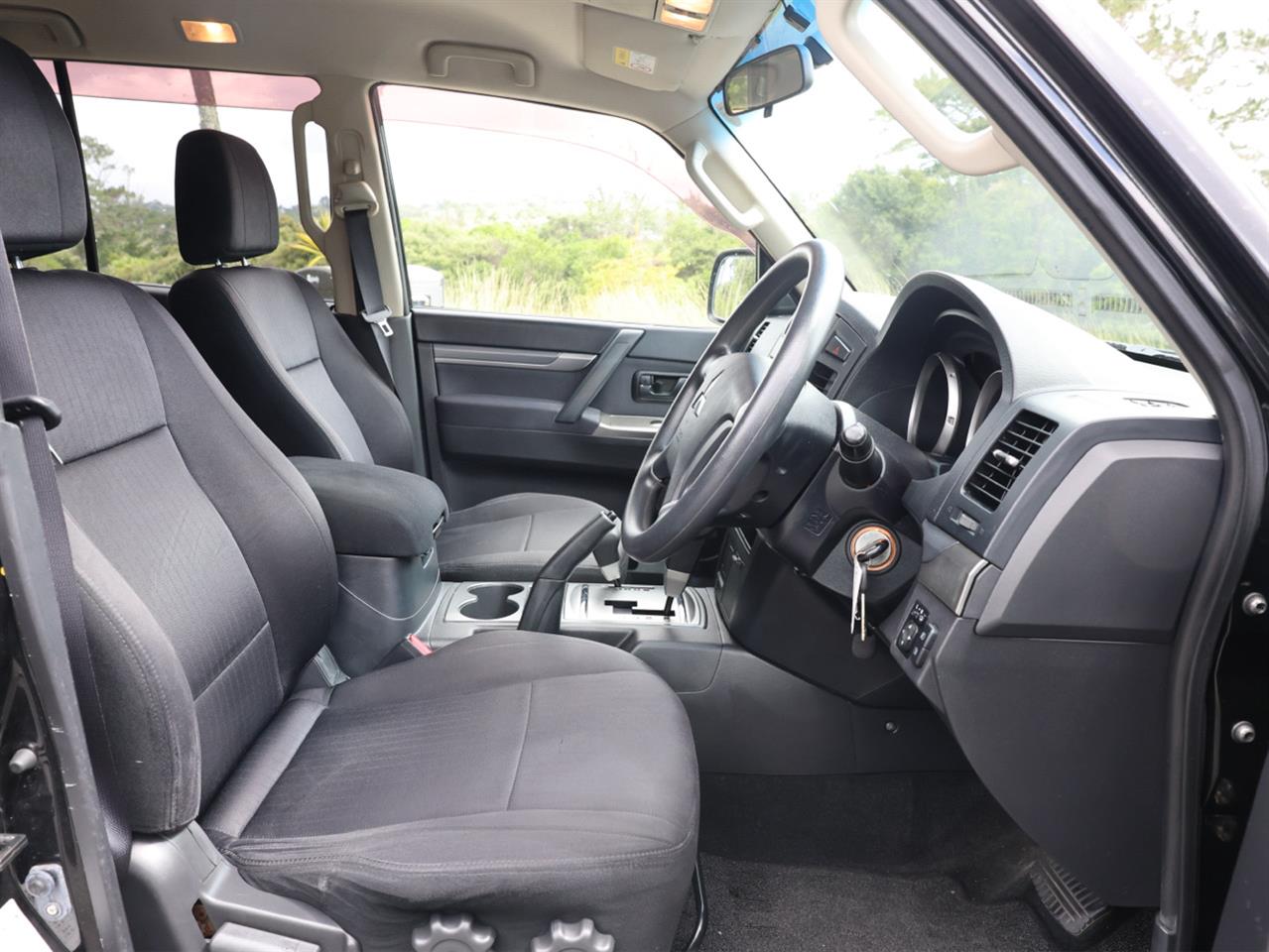 2013 Mitsubishi PAJERO